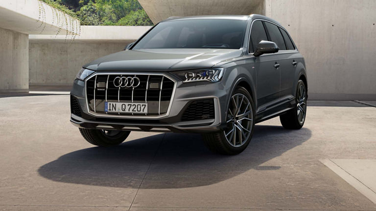 Frontal side view Audi Q7