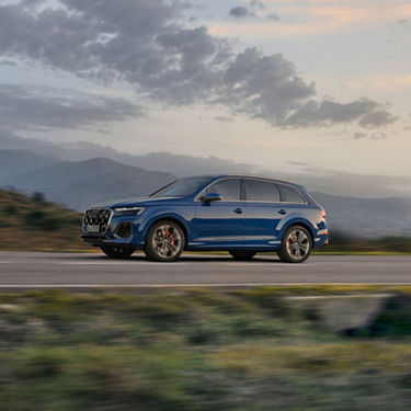 Foto del lateral del Audi Q7 SUV. 