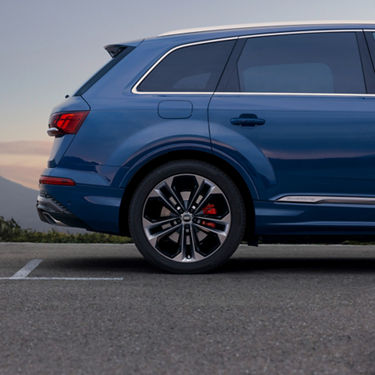 Foto de las llantas del Audi Q7 SUV. 