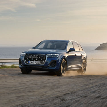 Vista dinamica del SUV Audi Q7.