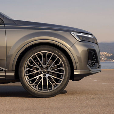 Audi SQ7 SUV 22-inch Audi Sport wheel
