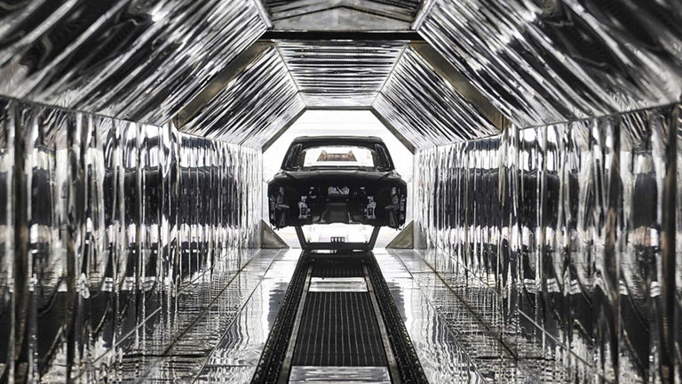 People playing virtual games with Holoride in the rear of the Audi Q8 e-tron