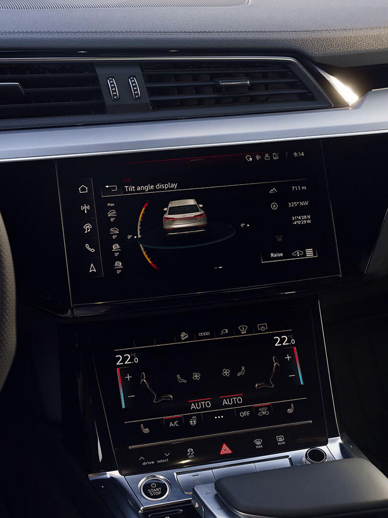 Abitacolo dell’Audi Q8 e-tron