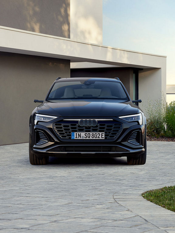Vista frontal Audi SQ8 e-tron