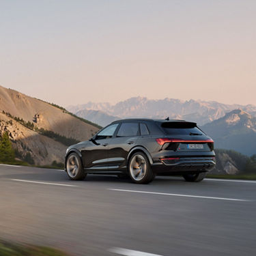 Dynamic rear view Audi SQ8 e-tron