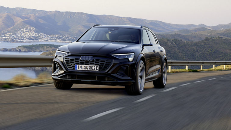 Dynamic driving picture Audi SQ8 e-tron