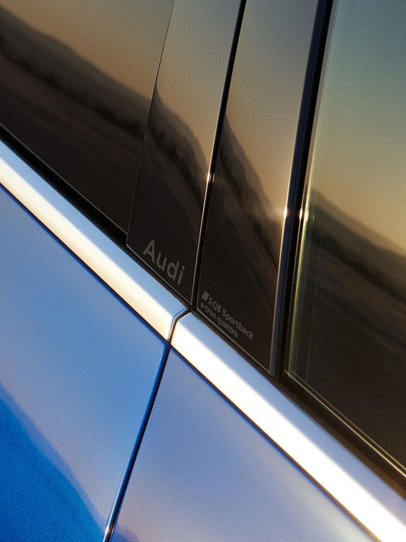 B-pillar of the Audi SQ8 Sportback e-tron