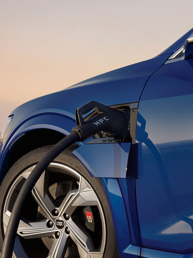 Public fast charging situation Audi Q8 Sportback e-tron