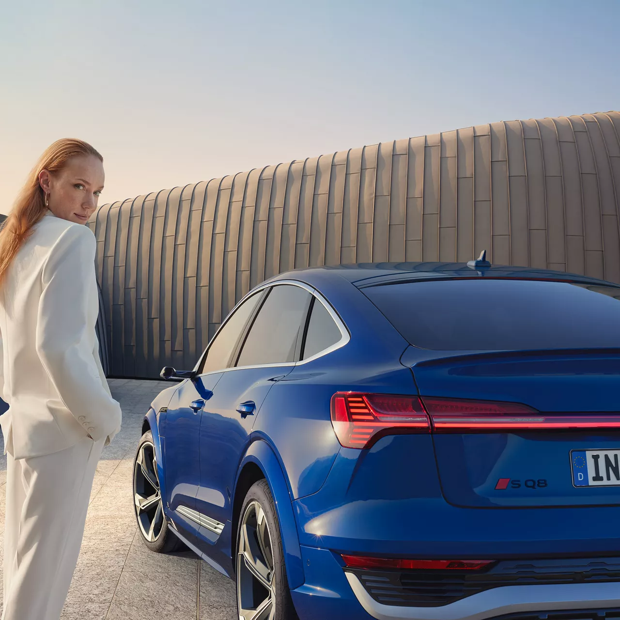 Side rear view of the Audi SQ8 Sportback e-tron