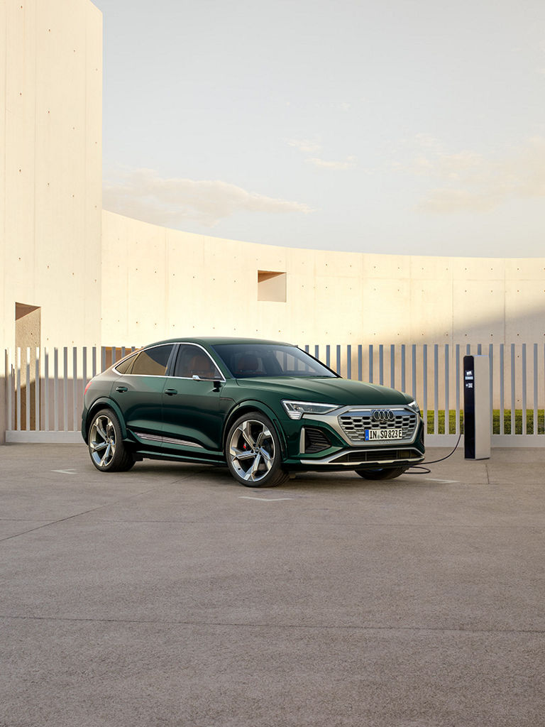 Side view of Audi Q8 e-tron, Audi exclusive