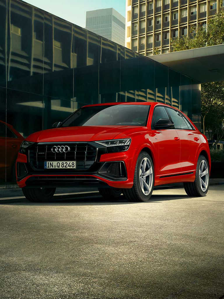 Side view Audi Q8