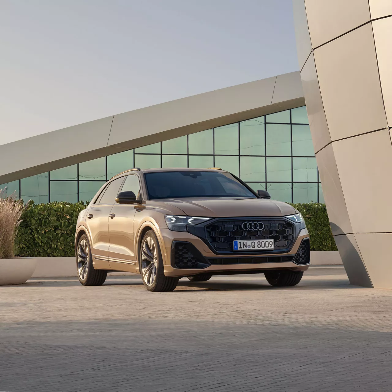 Seitliche Heckansicht Audi SQ8 e-tron