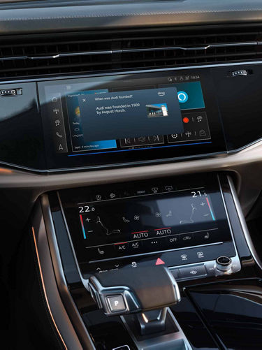Foto del infotainment del Audi RS Q8, un SUV deportivo con una gran potencia y aceleración. 