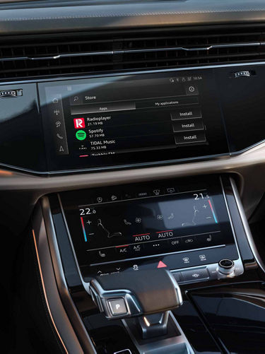Foto del infotainment del Audi RS Q8, un SUV deportivo con una gran potencia y aceleración. 