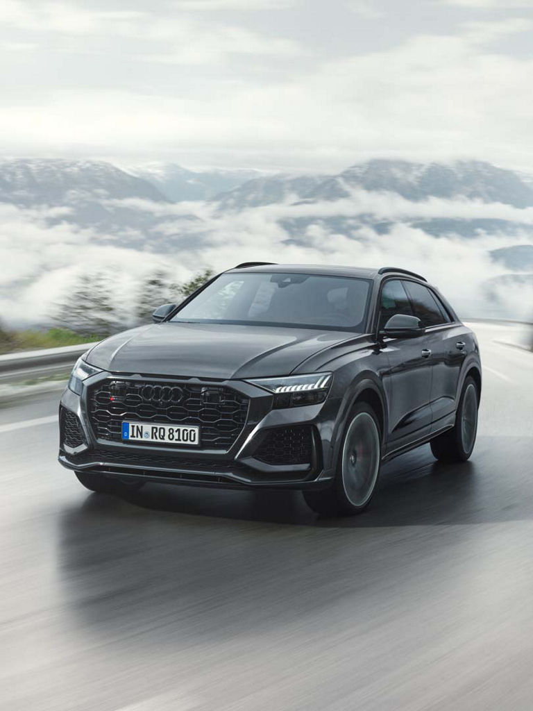 Front view RS Q8