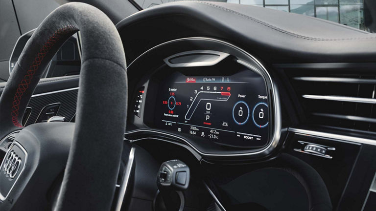 Interior of the RS Q8