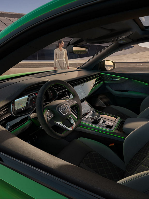 Audi exclusive Audi SQ8 SUV in Metalic Grün Innenraum