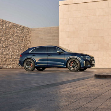 Side view Audi SQ8 SUV
