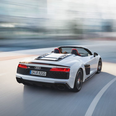  R8 Spyder V10 performance quattro driving