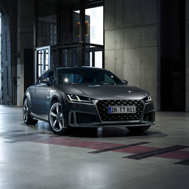 Front side view of the Audi TT Coupé