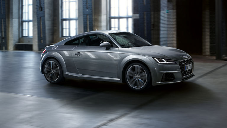 Audi TT Coupé front side view