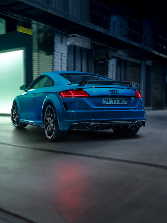 Foto de la parte trasera de un Audi TT Coupé.