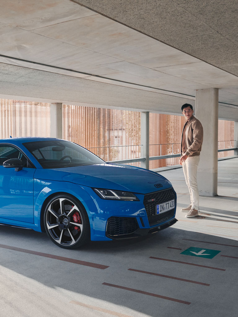 Side front view TT RS Coupé