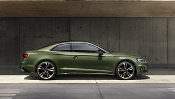 Seitenansicht eines grünen Audi A5 Coupé