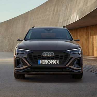 Front view Audi Q8 Sportback e-tron