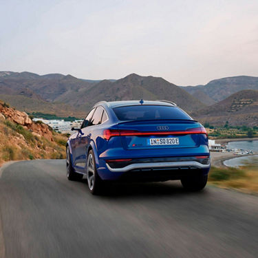 Dynamic rear view Audi SQ8 Sportback e-tron