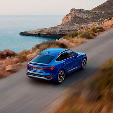 Dynamic top view Audi SQ8 Sportback e-tron