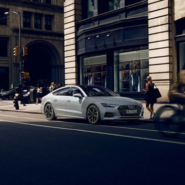 Side view of A7 Sportback in Audi exclusive paint finish