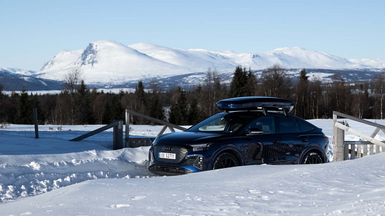 Audi Q4 e-tron med takboks