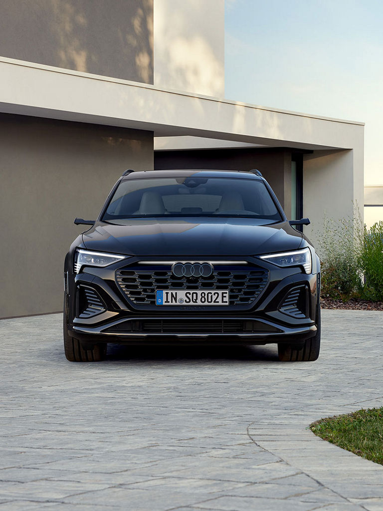  Widok z przodu Audi SQ8 e-tron