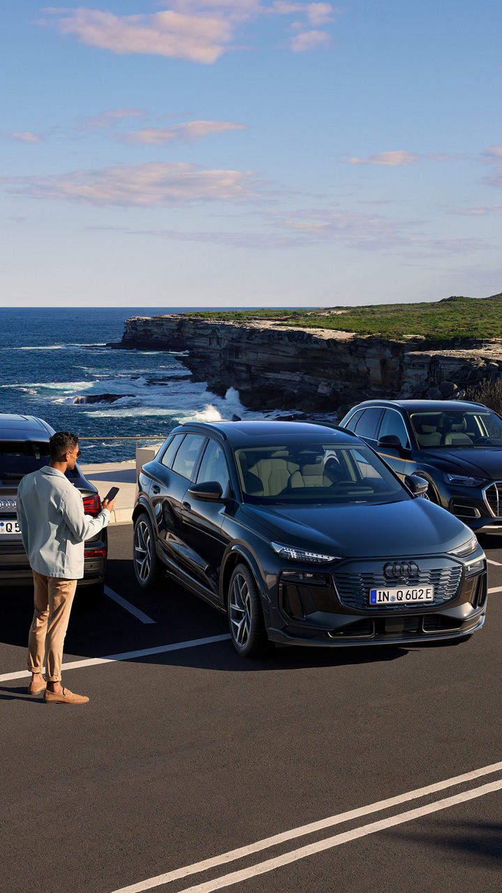 Mörkgrå Audi TT framifrån