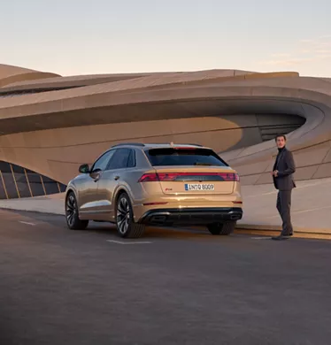 Dynamic rear view Audi Q8 