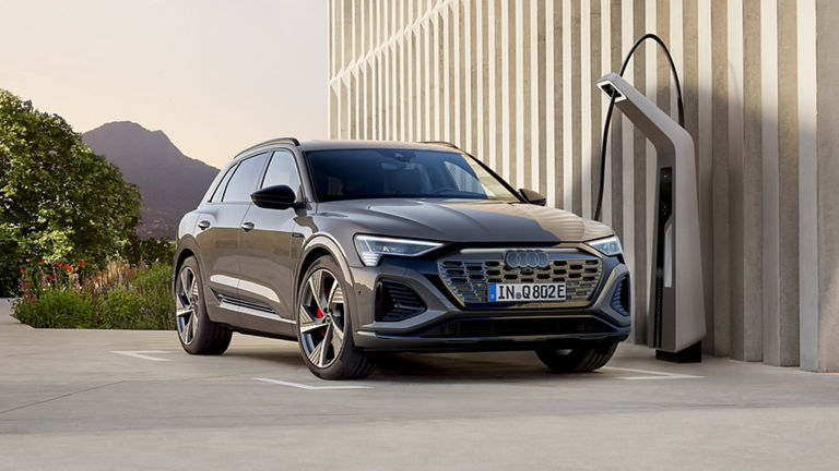 Side view Audi Q8 e-tron