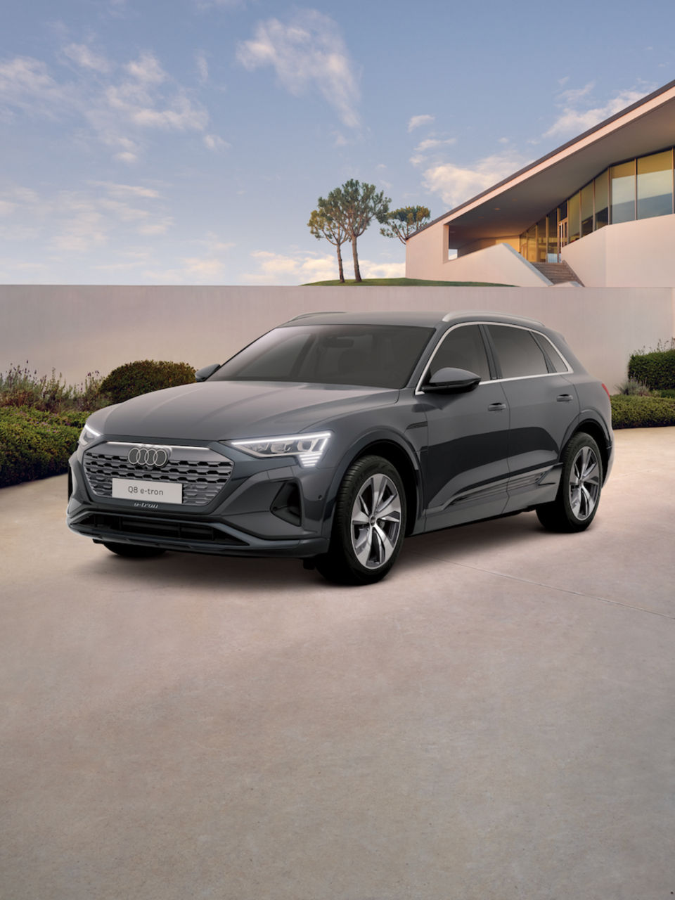 Side view Audi Q8 e-tron