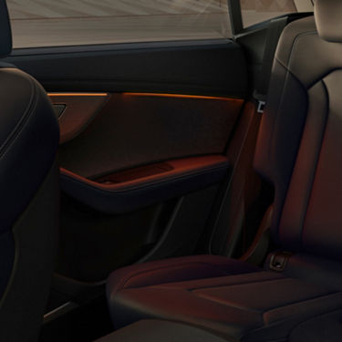  Internal view of the backseat in an Audi Q8 tfsi e.