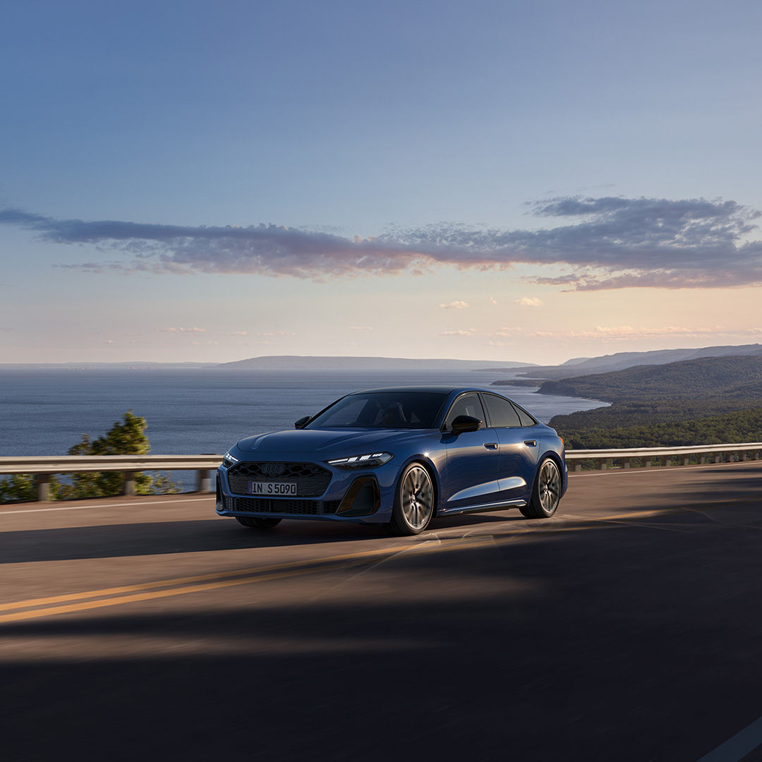 【海外限定・新品】AUDI ブルー・スリー80周年記念車 海外限定・新品】AUDI ブルー・スリー80周年記念車 海外限定